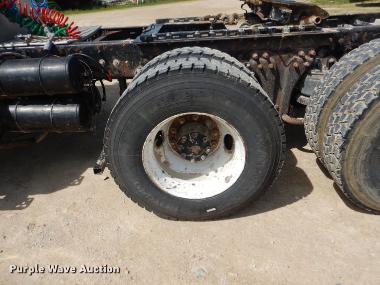 image for item HM9621 1992 Kenworth T400  semi truck