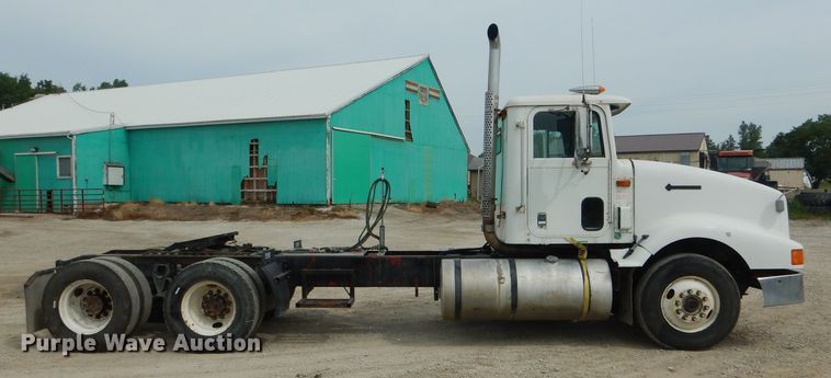 image for item HM9694 1995 International 9400  semi truck