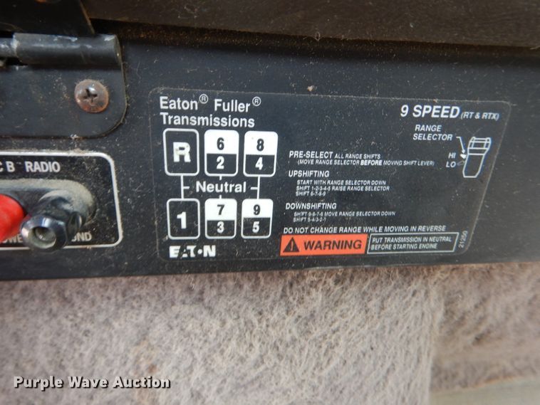 image for item HM9694 1995 International 9400  semi truck