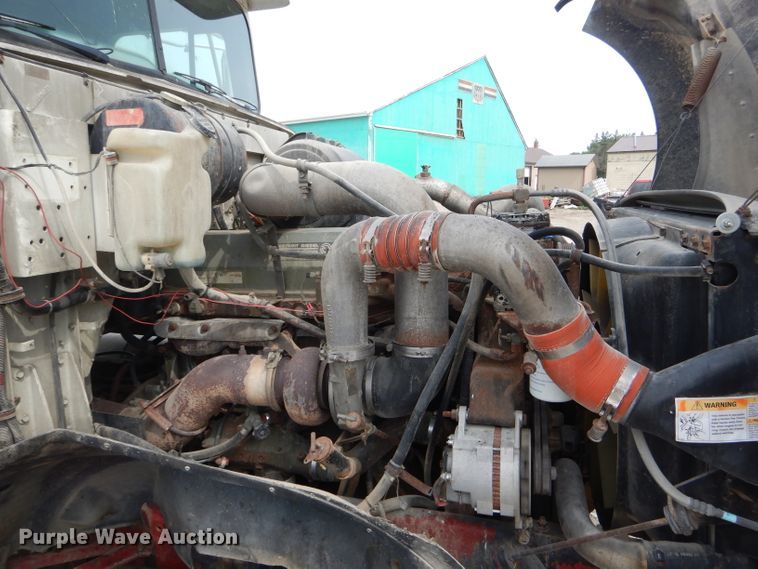 image for item HM9694 1995 International 9400  semi truck