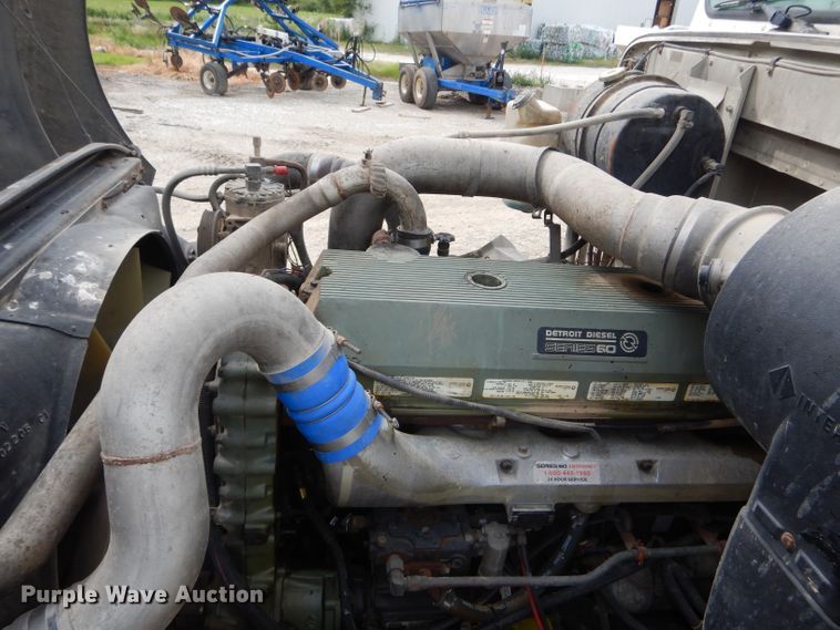 image for item HM9694 1995 International 9400  semi truck