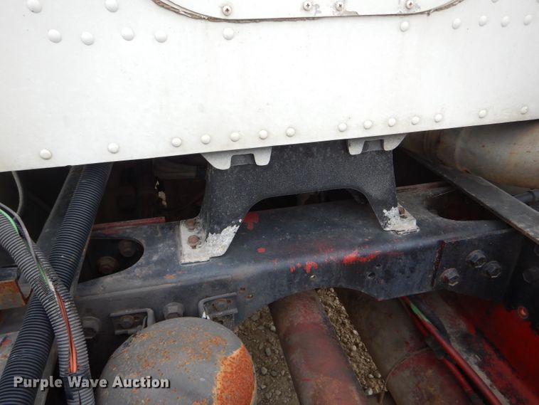 image for item HM9694 1995 International 9400  semi truck