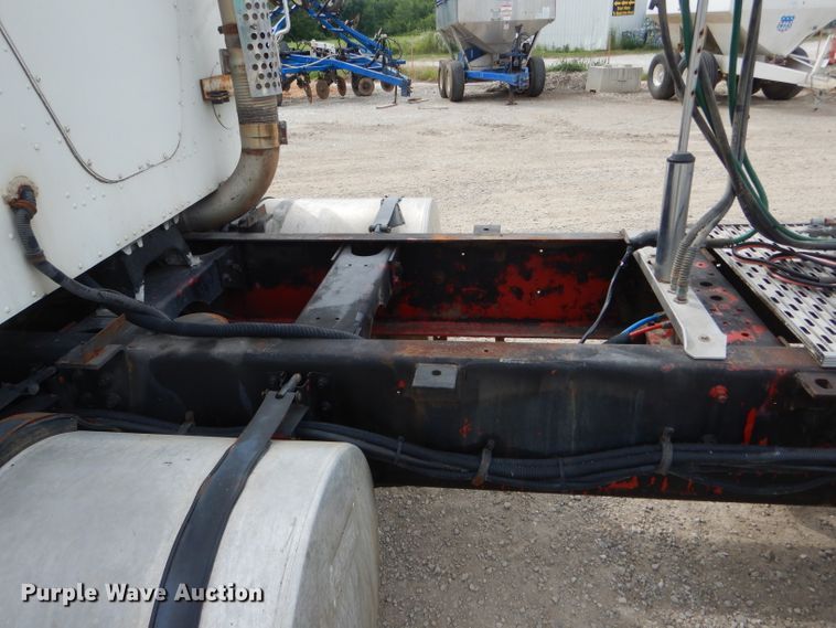 image for item HM9694 1995 International 9400  semi truck