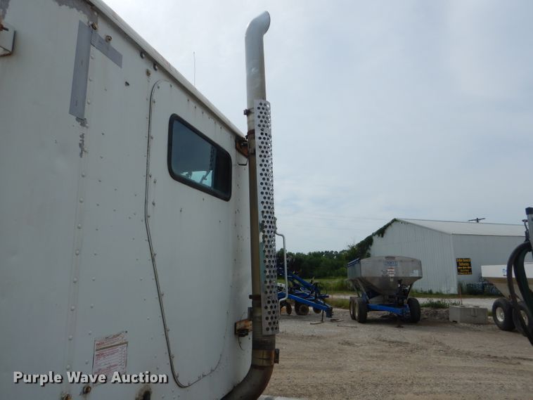 image for item HM9694 1995 International 9400  semi truck