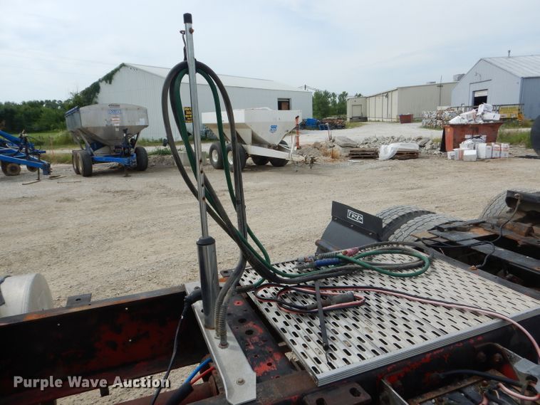 image for item HM9694 1995 International 9400  semi truck