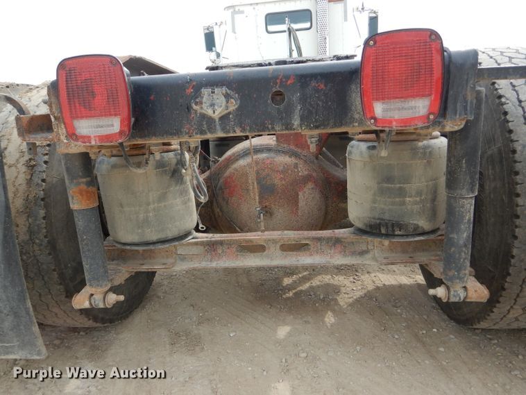 image for item HM9694 1995 International 9400  semi truck