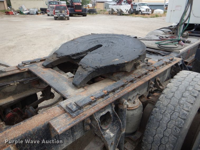 image for item HM9694 1995 International 9400  semi truck