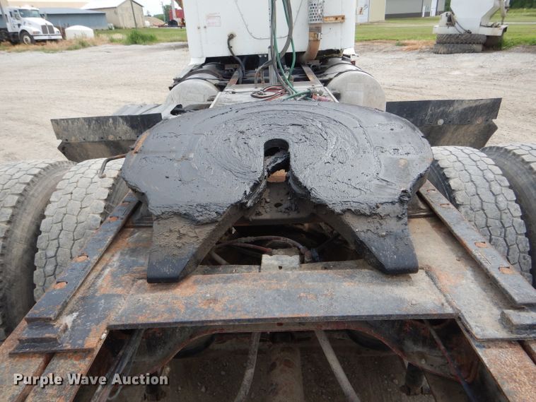 image for item HM9694 1995 International 9400  semi truck