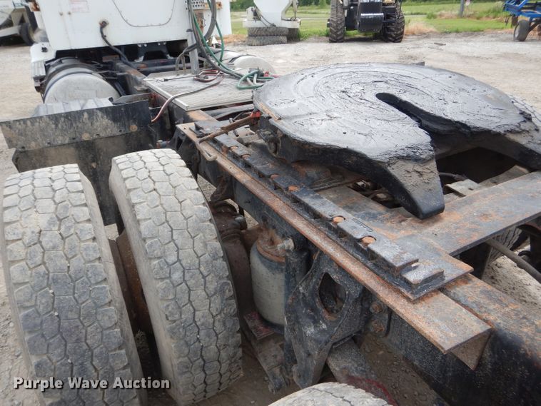 image for item HM9694 1995 International 9400  semi truck