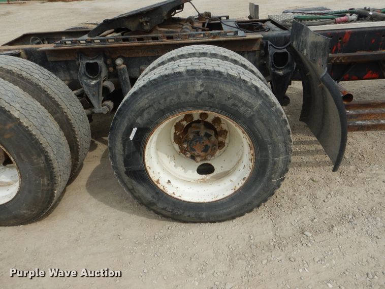 image for item HM9694 1995 International 9400  semi truck