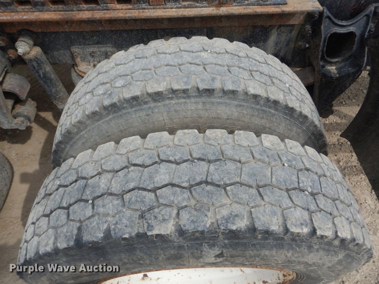 image for item HM9694 1995 International 9400  semi truck