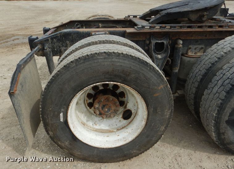 image for item HM9694 1995 International 9400  semi truck