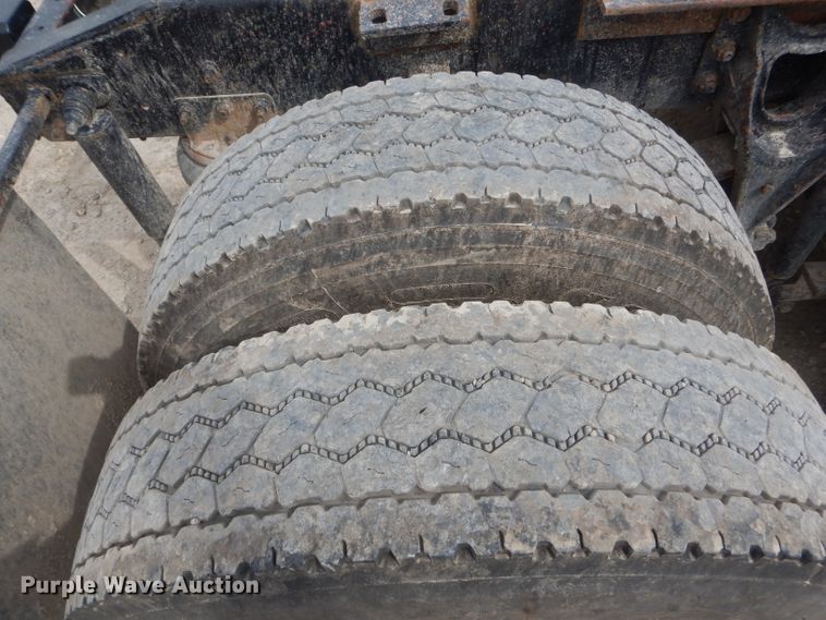 image for item HM9694 1995 International 9400  semi truck