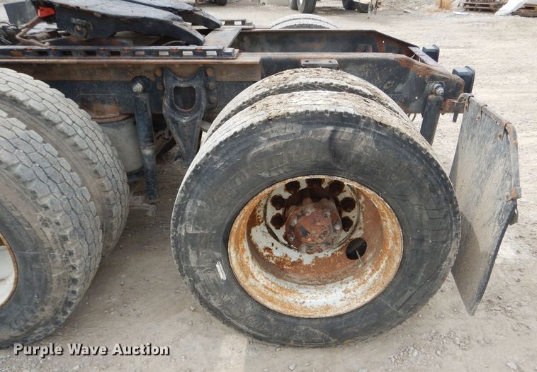 image for item HM9694 1995 International 9400  semi truck