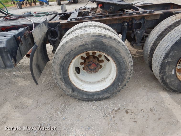 image for item HM9694 1995 International 9400  semi truck