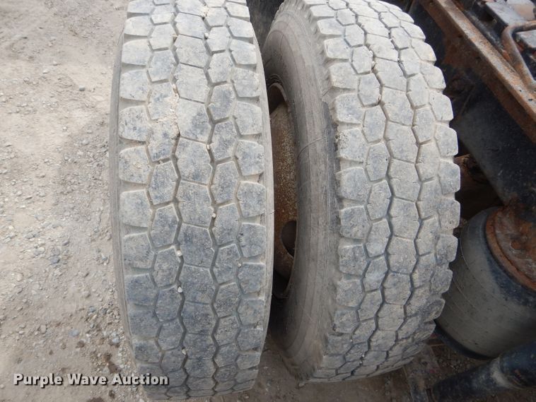 image for item HM9694 1995 International 9400  semi truck