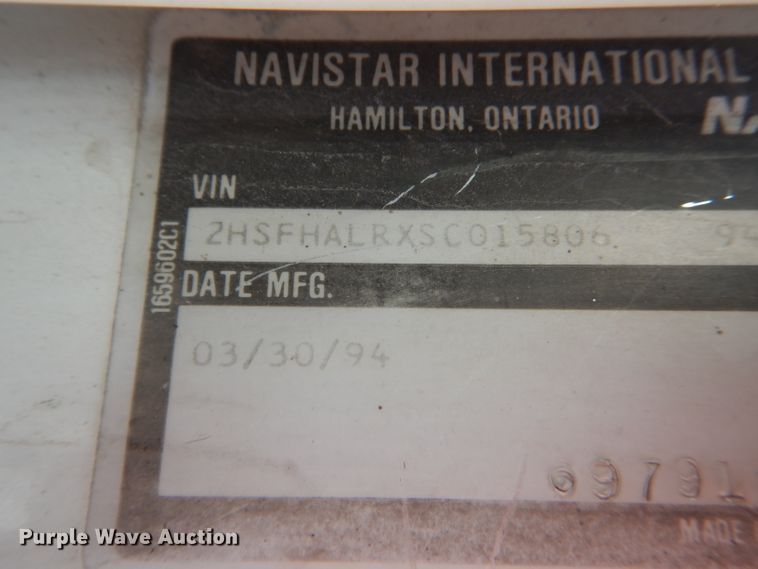 image for item HM9694 1995 International 9400  semi truck