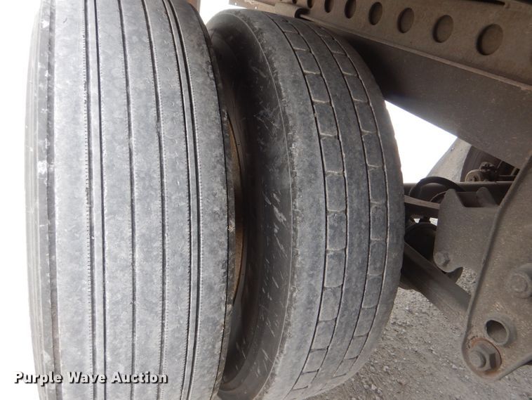 image for item HM9698 2000 Wabash dry van trailer