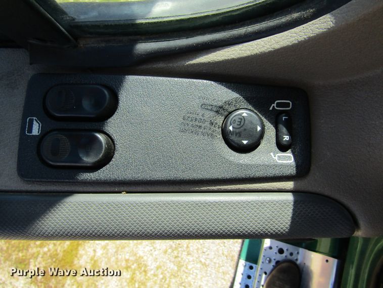 image for item HM9704 2010 Freightliner Cascadia  semi truck