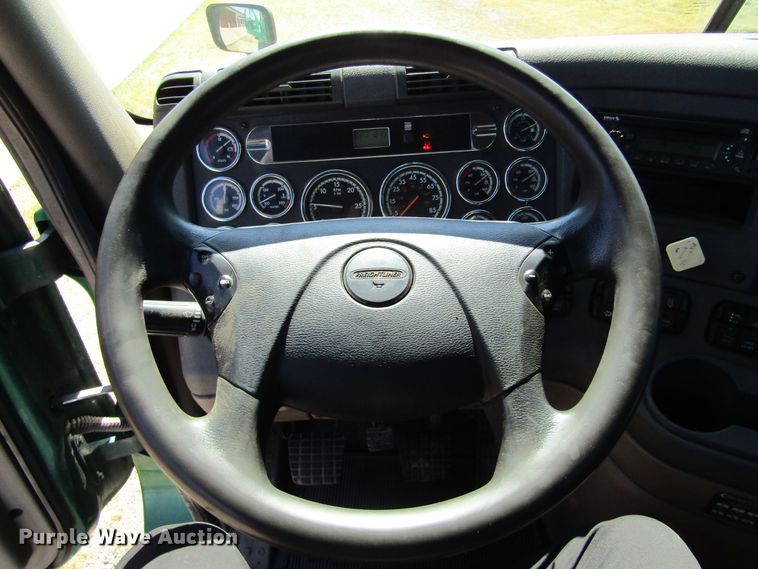 image for item HM9704 2010 Freightliner Cascadia  semi truck