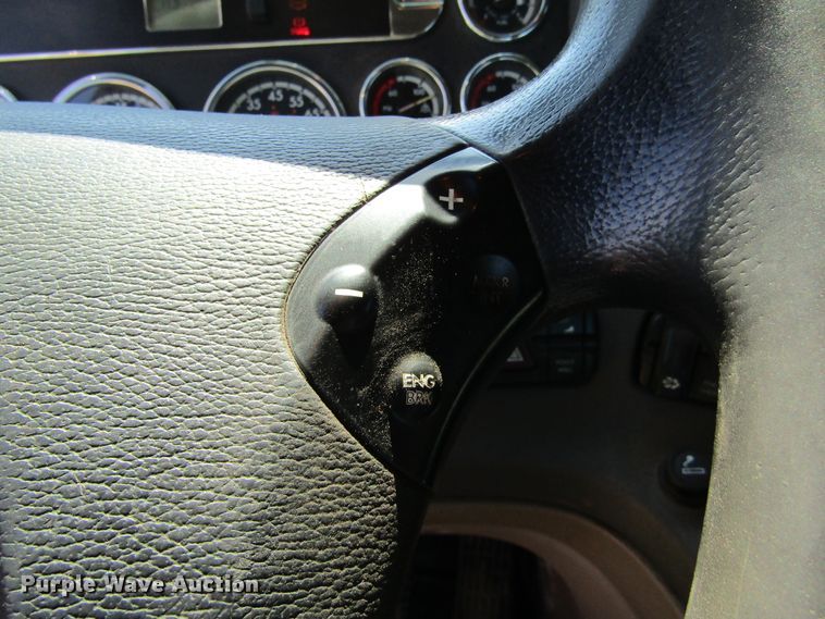 image for item HM9704 2010 Freightliner Cascadia  semi truck