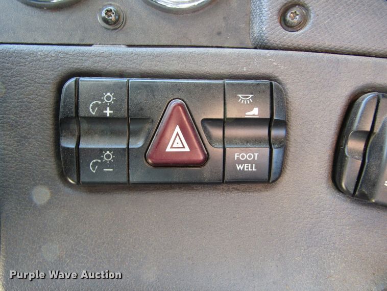 image for item HM9704 2010 Freightliner Cascadia  semi truck