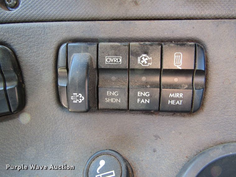 image for item HM9704 2010 Freightliner Cascadia  semi truck