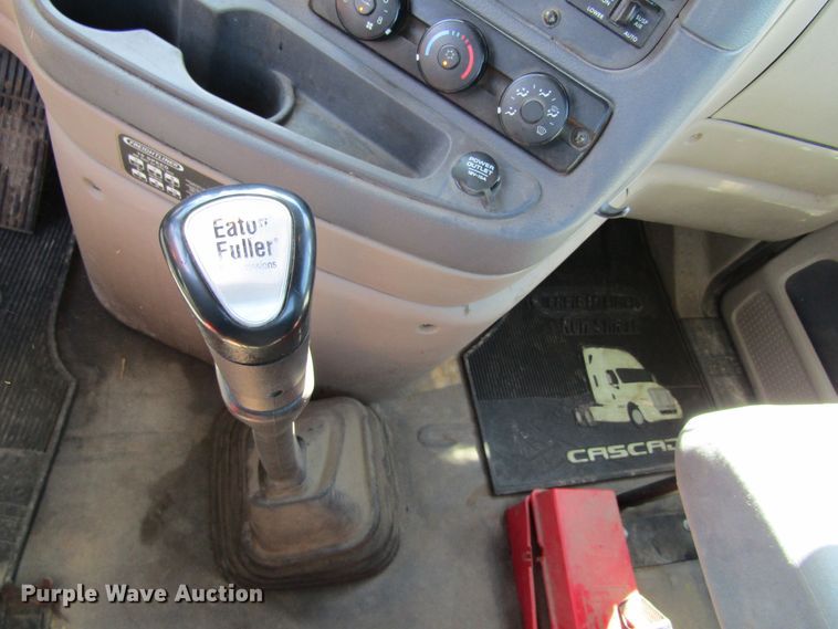 image for item HM9704 2010 Freightliner Cascadia  semi truck