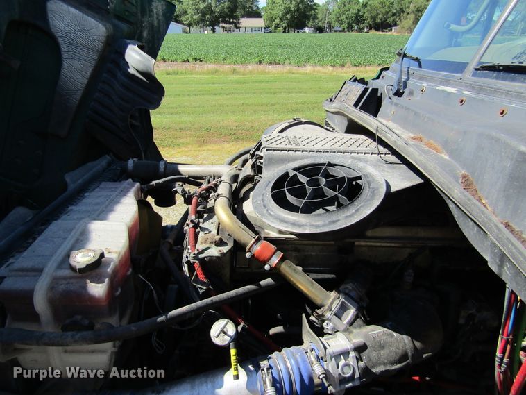 image for item HM9704 2010 Freightliner Cascadia  semi truck