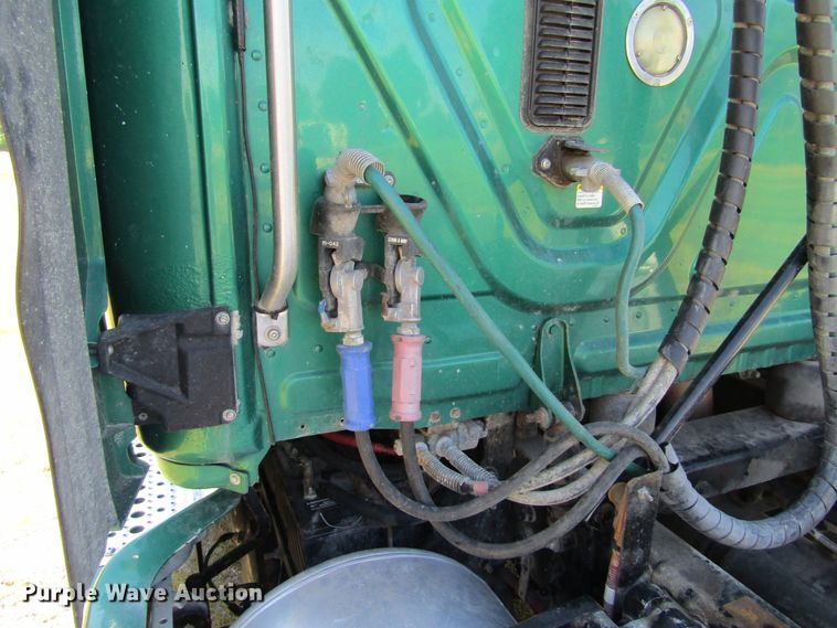 image for item HM9704 2010 Freightliner Cascadia  semi truck