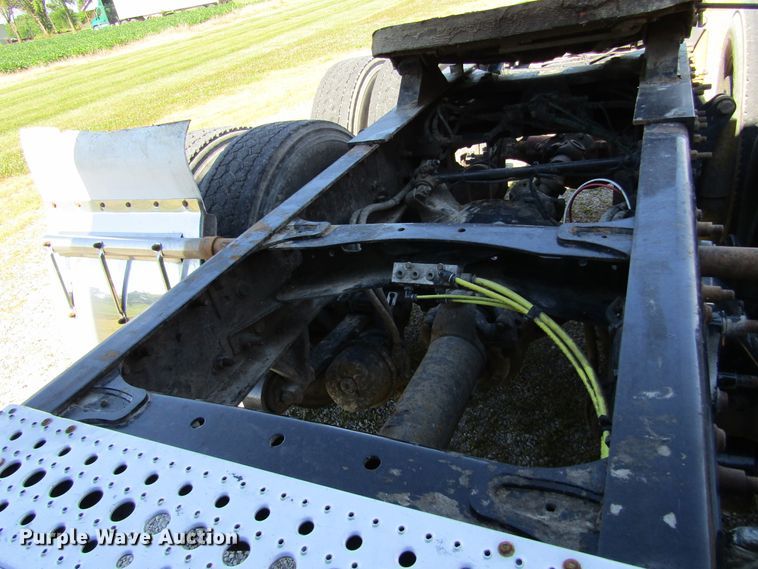 image for item HM9704 2010 Freightliner Cascadia  semi truck