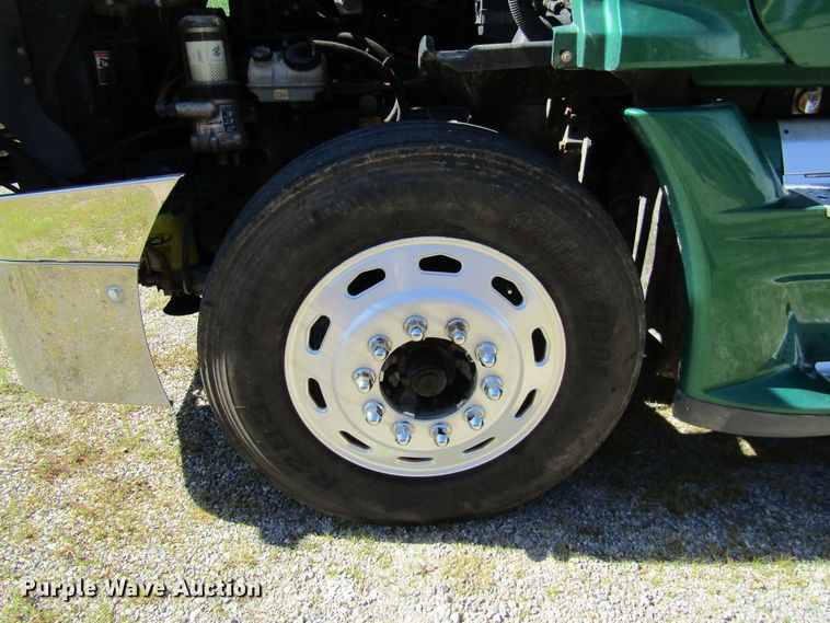 image for item HM9704 2010 Freightliner Cascadia  semi truck