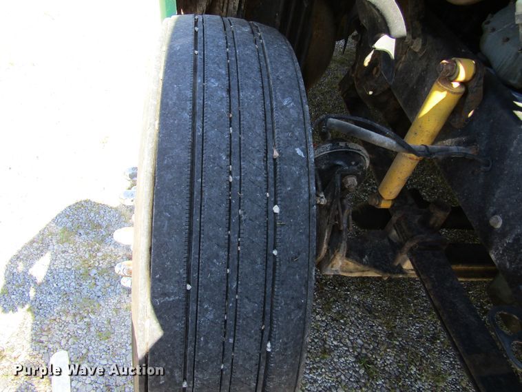 image for item HM9704 2010 Freightliner Cascadia  semi truck