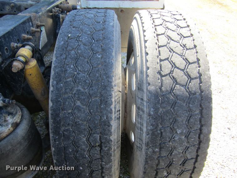 image for item HM9704 2010 Freightliner Cascadia  semi truck