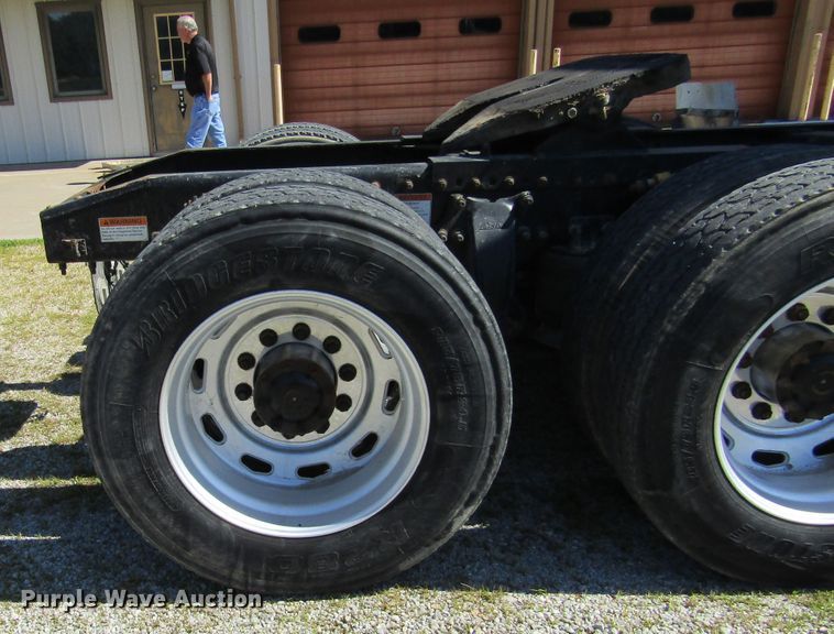 image for item HM9704 2010 Freightliner Cascadia  semi truck