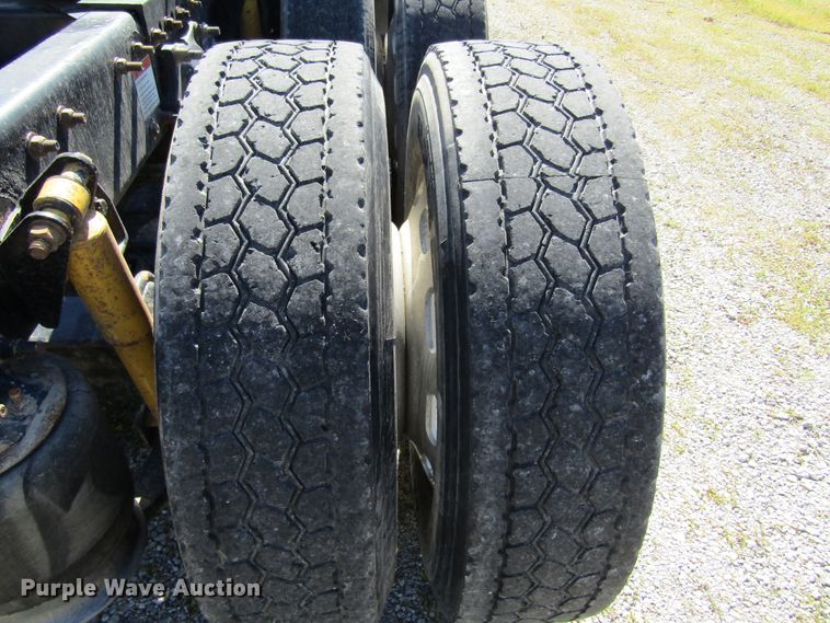 image for item HM9704 2010 Freightliner Cascadia  semi truck