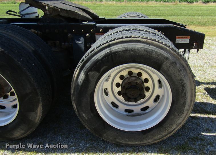 image for item HM9704 2010 Freightliner Cascadia  semi truck