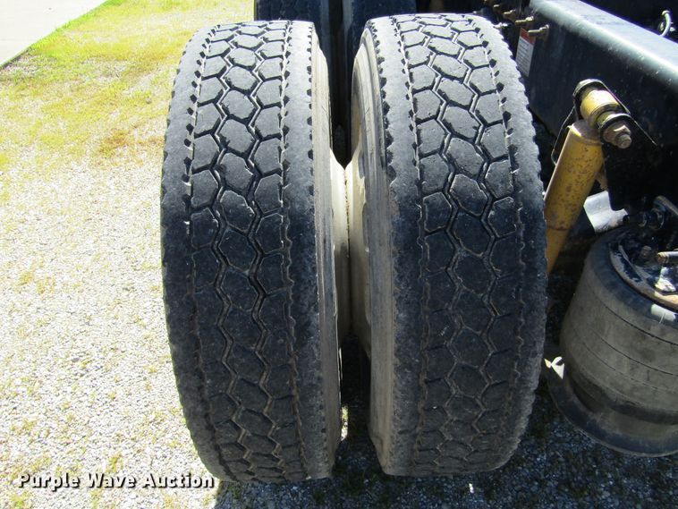 image for item HM9704 2010 Freightliner Cascadia  semi truck