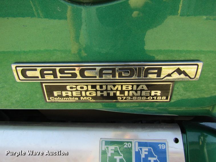 image for item HM9704 2010 Freightliner Cascadia  semi truck