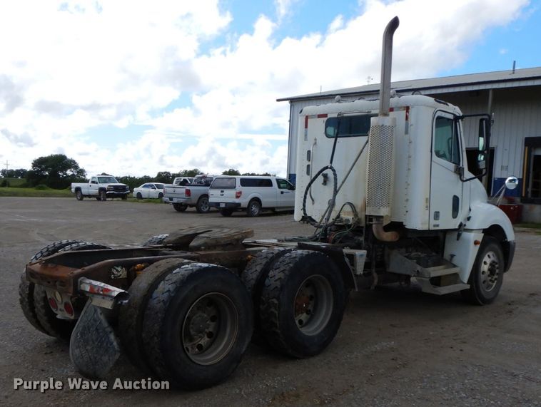 image for item HM9718 2005 Freightliner Columbia  semi truck