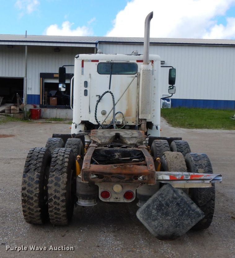 image for item HM9718 2005 Freightliner Columbia  semi truck