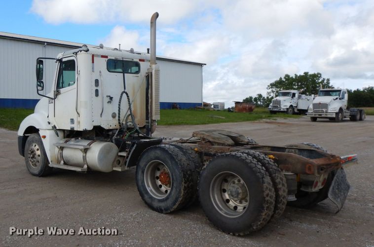 image for item HM9718 2005 Freightliner Columbia  semi truck