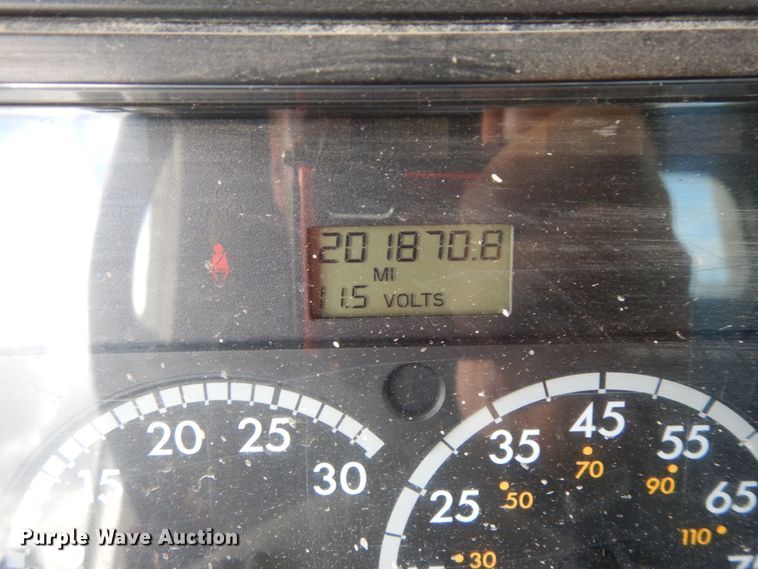 image for item HM9718 2005 Freightliner Columbia  semi truck