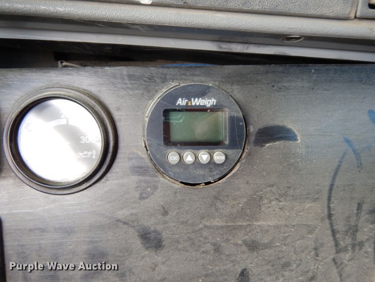 image for item HM9718 2005 Freightliner Columbia  semi truck