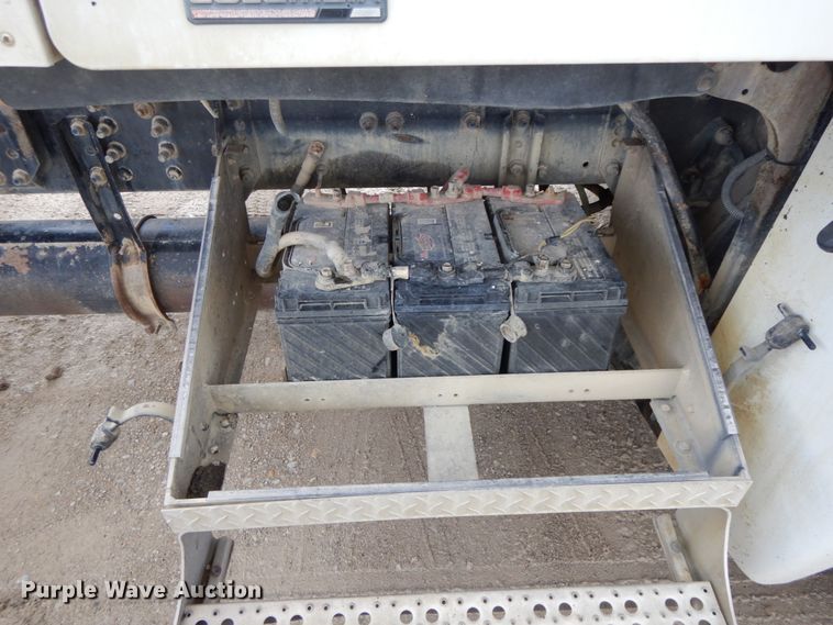 image for item HM9718 2005 Freightliner Columbia  semi truck