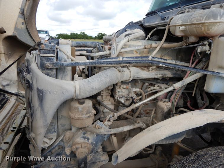 image for item HM9718 2005 Freightliner Columbia  semi truck