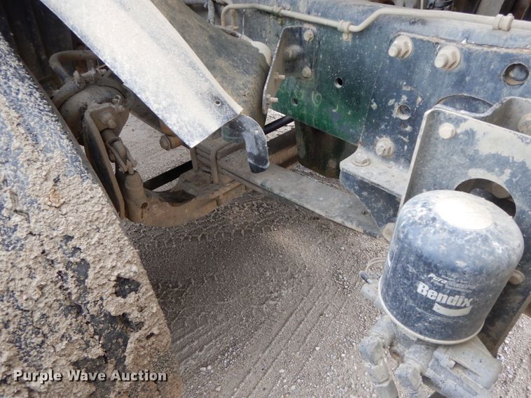 image for item HM9718 2005 Freightliner Columbia  semi truck