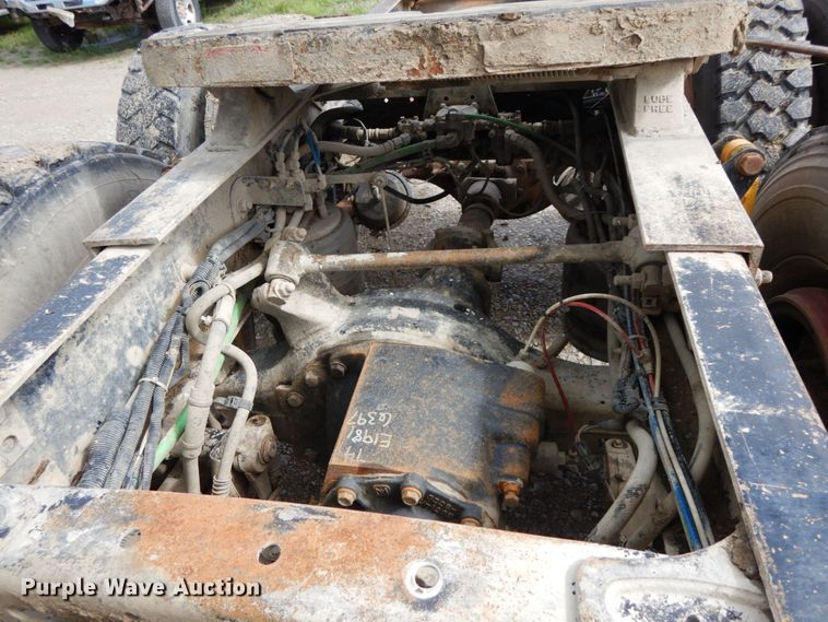 image for item HM9718 2005 Freightliner Columbia  semi truck