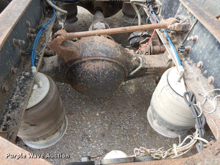 image for item HM9718 2005 Freightliner Columbia  semi truck