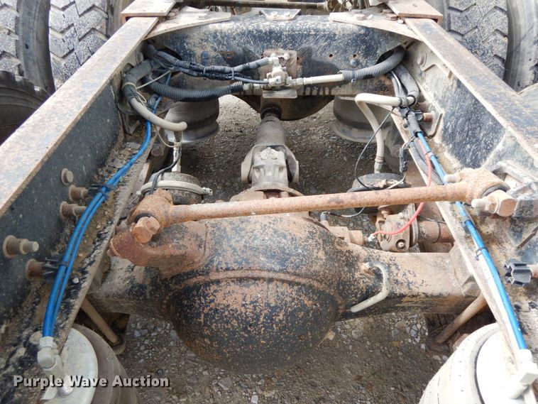 image for item HM9718 2005 Freightliner Columbia  semi truck